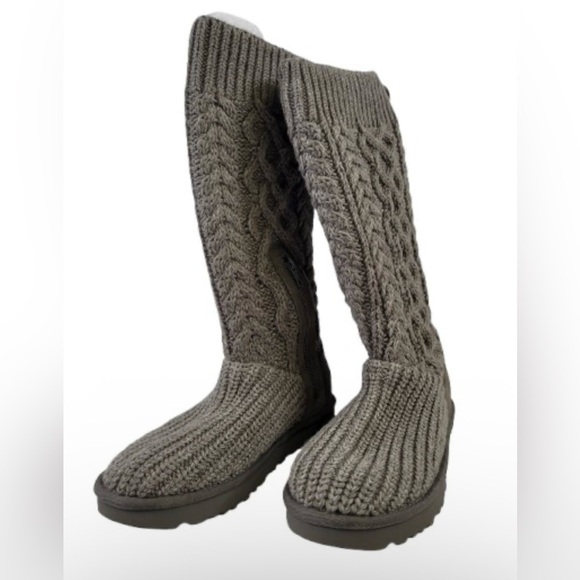 UGG Classic Cardi Cable Grey Knit Boot Size 8 NWOB - Picture 1 of 7